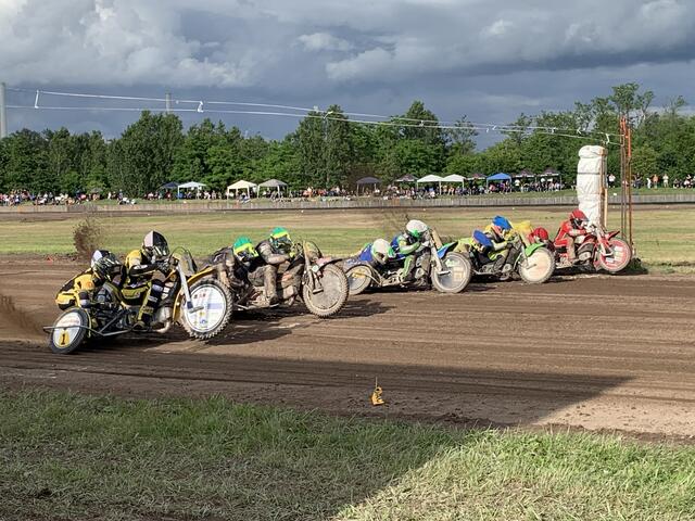 Start der Seitenwagen | Foto: Michael Sonnick