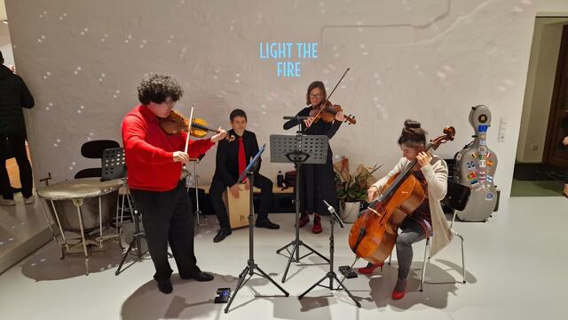 Auf für beste musikalische Unterhaltung war mit Igor Knezevic, Markus Munzinger, Julie Moffette und Caroline Busser-Knezevic bei der Einweihungsfeier gesorgt | Foto: Ralf Vester