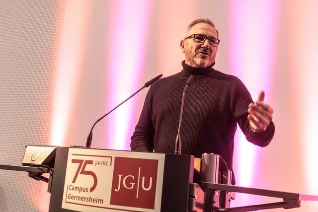 Bürgermeister Marcus Schaile eröffnet die 22. Kumuna | Foto: Paul Needham