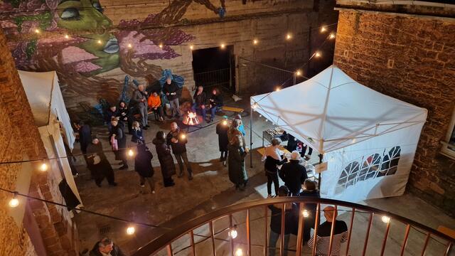 Impressionen von der Einweihungsparty, hier im Hof neben dem Kesselhaus  | Foto: Ralf Vester