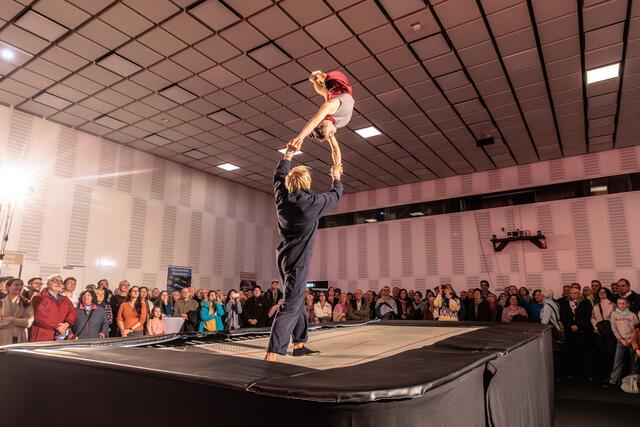 Akrobatik faszinierte die Besucher der 22. Kumuna | Foto: Paul Needham