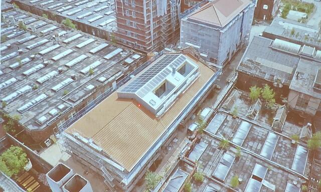 So sieht das alte Kesselhaus nun von oben aus. Zu sehen sind die Dachterrassen der beiden Wohnungen. | Foto: Bayer &amp; Strobel