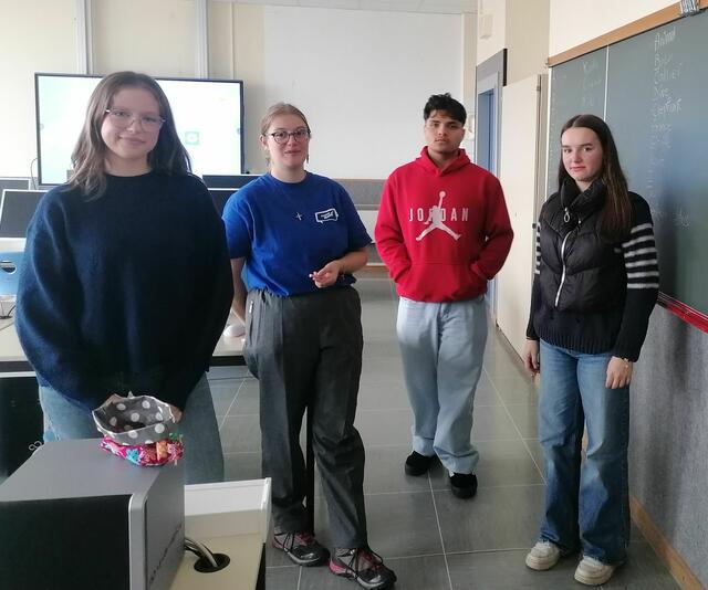 Auch bei den Zehntklässlern des Wahlpflichtfachs Französisch kam die Unterrichtsstunde mit Tessa Doron gut an | Foto: ASRplus Winnweiler