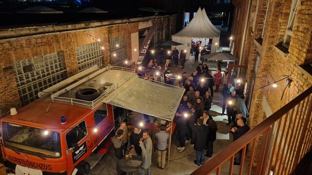 Impressionen von der Einweihungsparty, hier im Hof neben dem Kesselhaus  | Foto: Ralf Vester