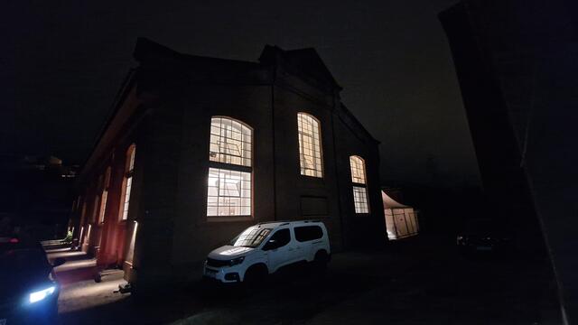 Abendliche Impressionen vom Kesselhaus mit seinen großen Fensterflächen | Foto: Ralf Vester