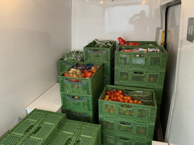 Blick auf die Ladefläche des Tafel-Transporters | Foto: Peter Krietemeyer