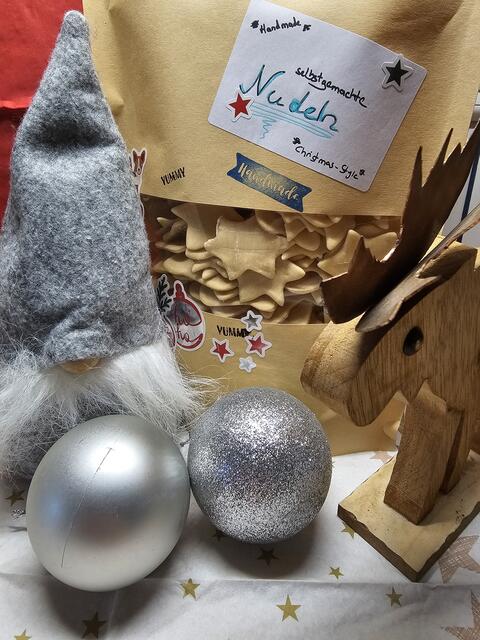 Die selbstgemachten Nudeln im Christmas-Style | Foto: Gisela Böhmer 