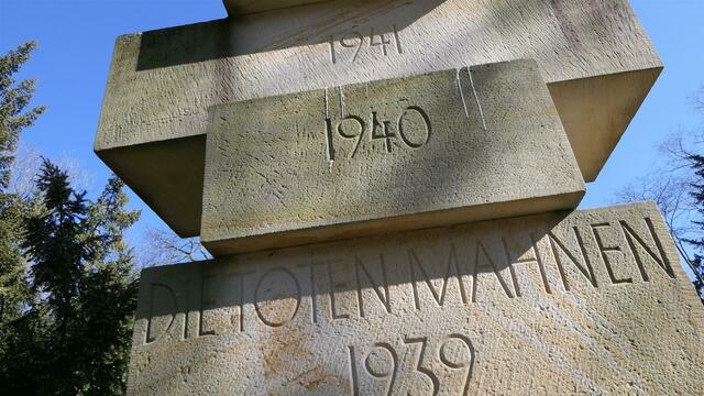Am Mahnmal auf dem Hauptfriedhof findet die Gedenkstunde statt | Foto: StadtarchivFT/Werner Schäfer