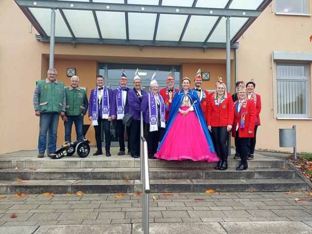 Kurz vor der Erstürmung des Rathauses | Foto: Anja Stemler