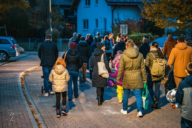 Laterne laufen durch die Forststraße | Foto: DL Fotografie - Daniel Löwedey