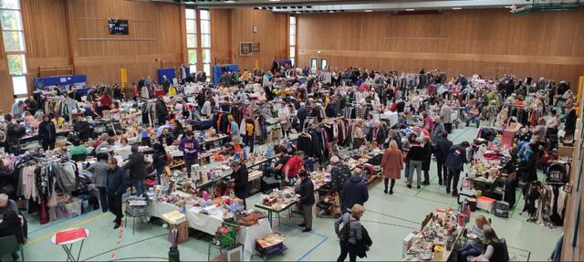 Floh- und Trödelmarkt in der Sport- und Kulturhalle Ubstadt | Foto: G. O.