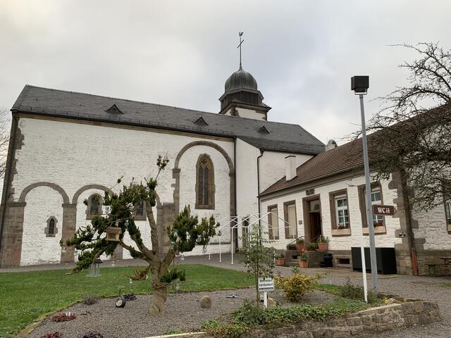 Kirche und alte Propstei auf dem Remigiusberg | Foto: Peter Krietemeyer