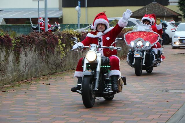 Die Harley Davidson Riding Santas bringen Weihnachtsstimmung in die Südpfalz | Foto: Heike Schwitalla