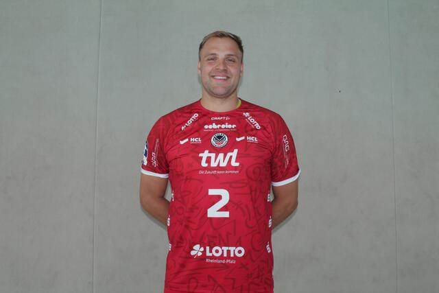 Kreisläufer Freddy Stüber erzielte drei Eulen-Treffer und verletzte sich dann an seiner Schulter | Foto: Michael Sonnick