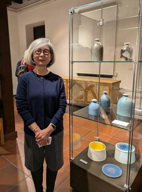 Pfalzpreis für Kunsthandwerk: Keramikerin Mi Sook Hwang mit ihren Arbeiten | Foto: Bezirksverband Pfalz