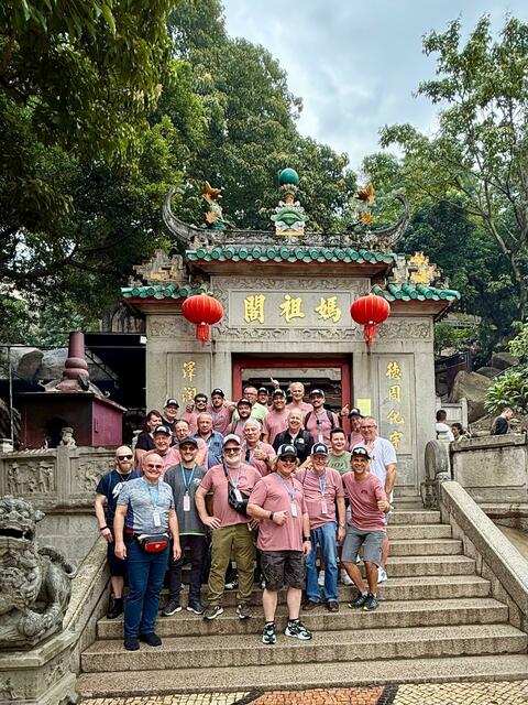 Ex-Rennfahrer Horst Saiger mit seinen Fans | Foto: Frank Wick