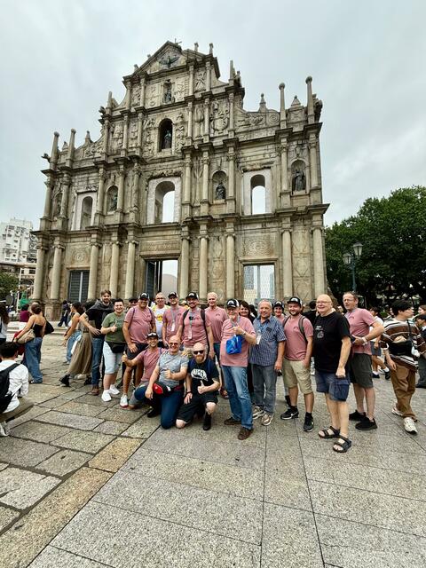 Ex-Rennfahrer Horst Saiger mit seinen Fans | Foto: Frank Wick