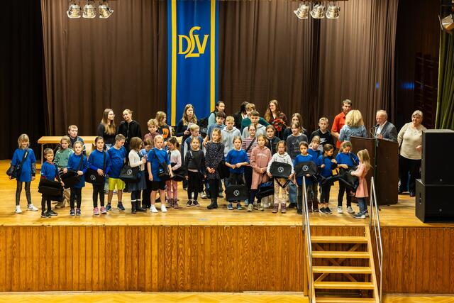 Alle bekamen eine Sporttasche geschenkt | Foto: Johann-Peter Melder