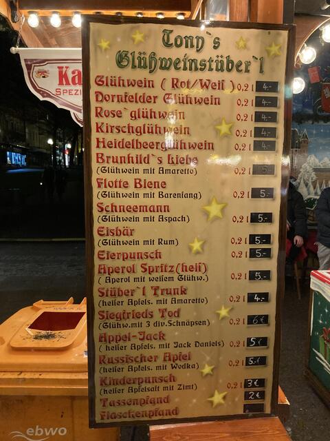 Der Weihnachtsmarkt in Worms findet von 24. November bis 23. Dezember 2024 statt.
Glühwein: 4 Euro | Foto: Anouar Touir