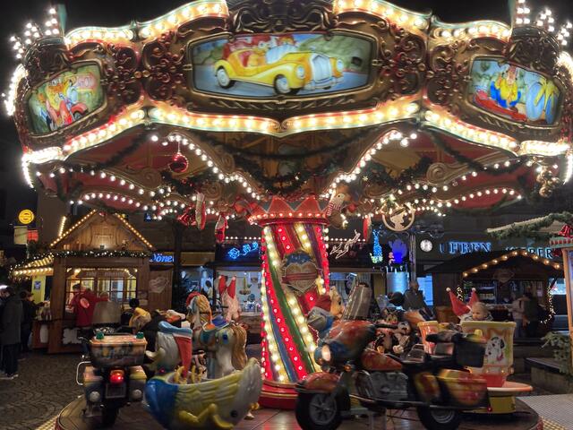 Der Weihnachtsmarkt in Worms findet von 24. November bis 23. Dezember 2024 statt.
Glühwein: 4 Euro | Foto: Anouar Touir