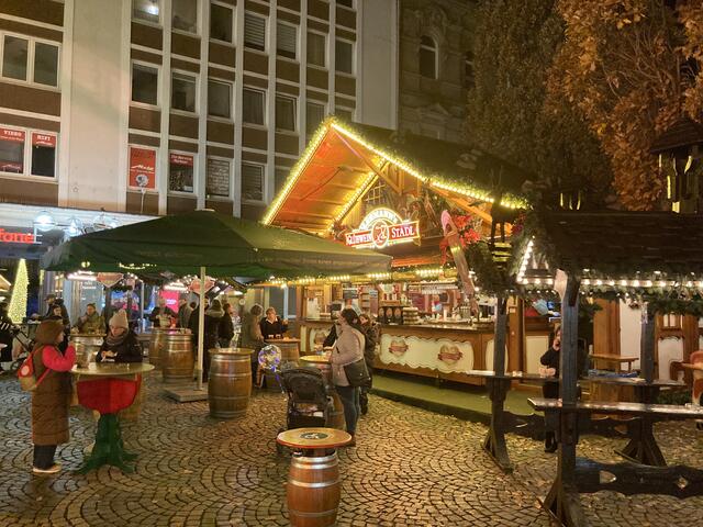 Der Weihnachtsmarkt in Worms findet von 24. November bis 23. Dezember 2024 statt.
Glühwein: 4 Euro | Foto: Anouar Touir