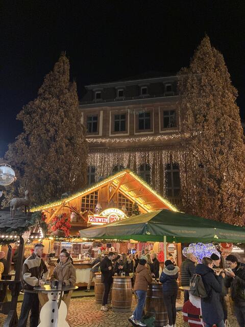 Der Weihnachtsmarkt in Worms findet von 24. November bis 23. Dezember 2024 statt.
Glühwein: 4 Euro | Foto: Anouar Touir