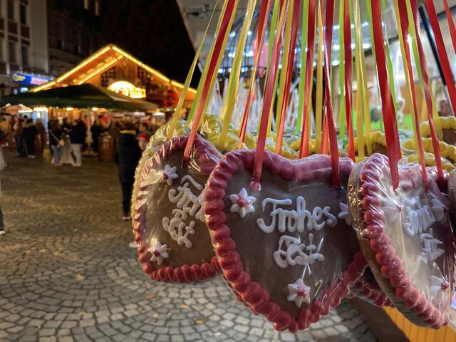 Der Weihnachtsmarkt in Worms findet von 24. November bis 23. Dezember 2024 statt.
Glühwein: 4 Euro | Foto: Anouar Touir