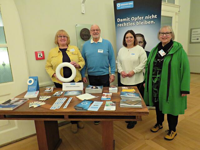 Die Mitarbeiter*innen vom Weißen Ring | Foto: Brigitte Melder