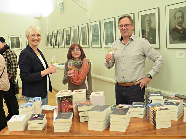 Am Stand der Buchhandlung Fröhlich | Foto: Brigitte Melder