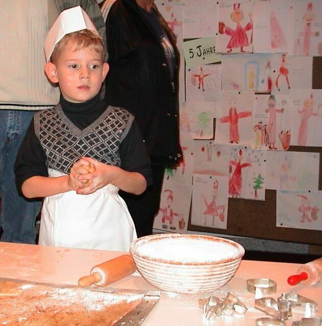 "Zwischen Mehl und Milch macht so mancher Knilch eine riesengroße Kleckerei" - in der Himmelsbäckerei können Kinder leckere Plätzchen backen | Foto: Stadt Edenkoben