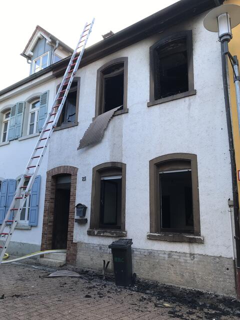 Die Feuerwehr Speyer sorgte dafür, dass das Feuer nicht auf andere Gebäude übersprang | Foto: Stadt Speyer/Brand- und Katastrophenschutz