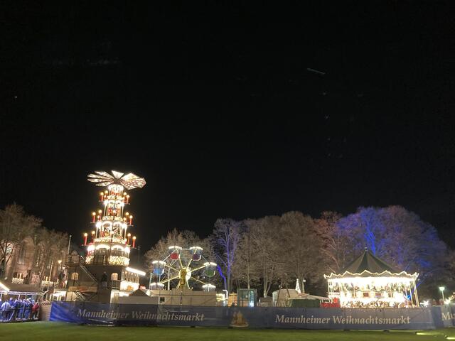Weihnachtsmarkt rund um den Wasserturm in Mannheim 2024 | Foto: Anouar Touir