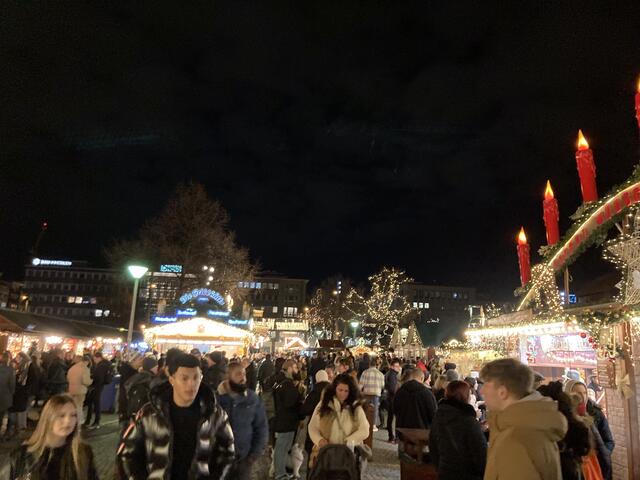 Weihnachtsmarkt rund um den Wasserturm in Mannheim 2024 | Foto: Anouar Touir