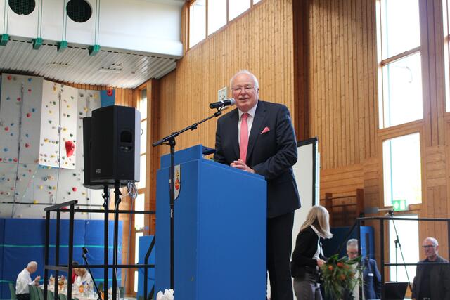 Herr Bürgermeister Tony Löffler als Redner am Rednerpult. | Foto: Gemeinde Ubstadt-Weiher 
