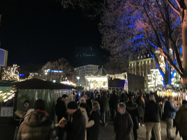 Weihnachtsmarkt rund um den Wasserturm in Mannheim 2024 | Foto: Anouar Touir