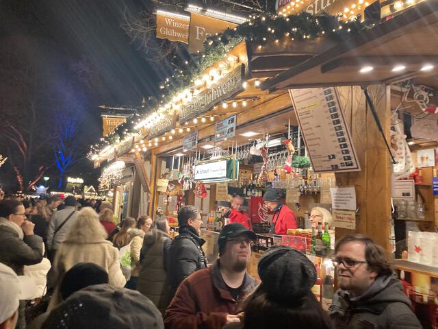 Weihnachtsmarkt rund um den Wasserturm in Mannheim 2024 | Foto: Anouar Touir