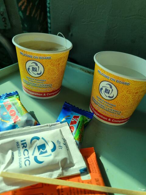 Tee gibt es immer im Zug | Foto: IGNKA