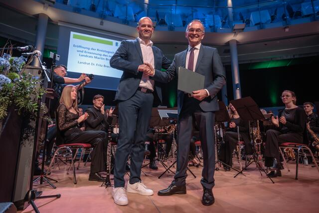  Landrat Fritz Brechtel übergibt sein Amt an Martin Brandl | Foto: Paul Needham