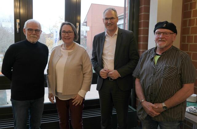 Vorsitzender Bernhard Blumenstiel, stellvertretende Vorsitzende Dr. Ingrid Sebastian-Sehr, Landrat Dietmar Seefeldt und stellvertretender Vorsitzender Hans-Peter Carius | Foto: KV SÜW