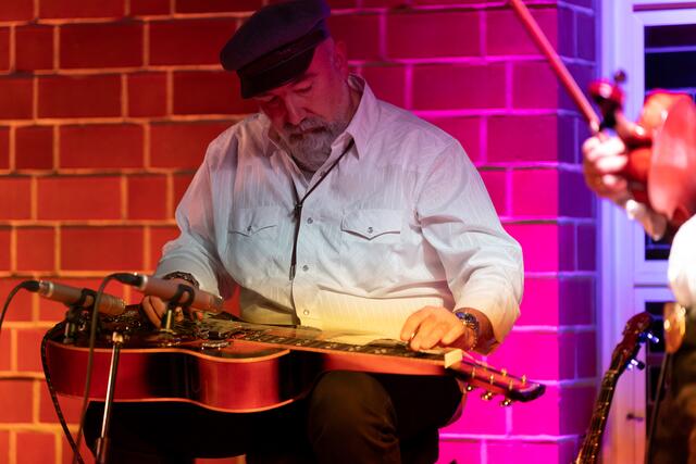 Mandoline, Banjo, Dobro, Lap Steel: Hank Hambone | Foto: Michael Oexner
