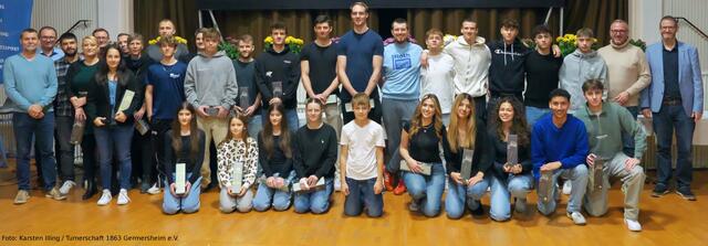 Von Laura Troubal geehrte Volleyballer | Foto: Karsten Illing