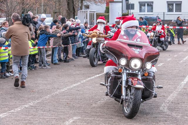 die Riding Santas sind da - Dammschule Wörth | Foto: Paul Needham