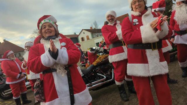 Auch 2024 sind die Riding Santas mit ihren Harleys in der Südpfalz unterwegs | Foto: Paul Needham