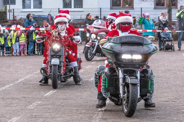 Auch 2024 sind die Riding Santas mit ihren Harleys in der Südpfalz unterwegs | Foto: Paul Needham
