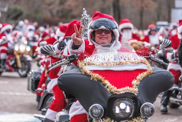 die Riding Santas sind da - Dammschule Wörth | Foto: Paul Needham
