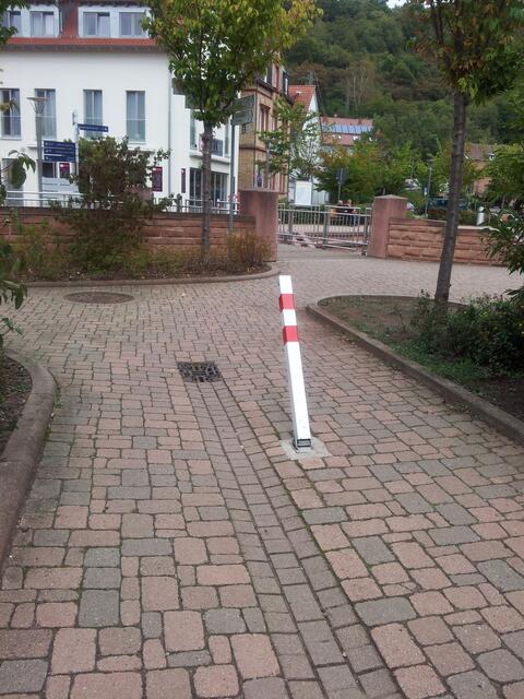 Poller mitten auf dem Radweg | Foto: ADFC