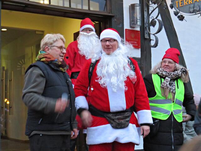Isolde Kerst, Nikolaus, Patrick Kuntz und Sabine Bentz | Foto: Brigitte Melder