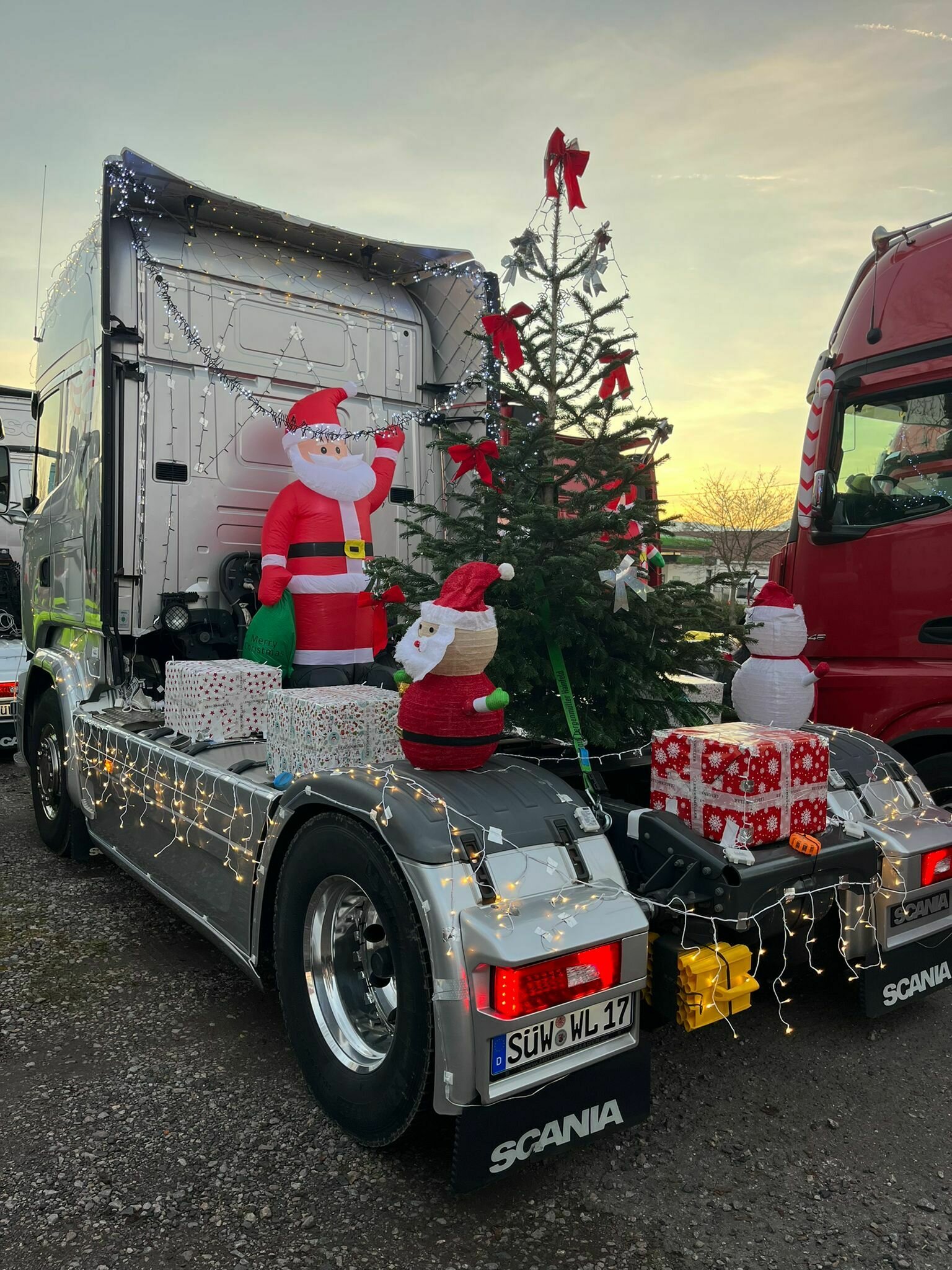 MB Actros Sattelzug Mit Lichterbogen – Weihnachts-Spielzeug-LKW Für Kinder & Sammler, Modellauto