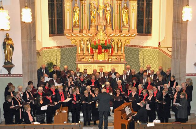 Der Chor bei einem Adventskonzert in früheren Zeiten | Foto: Gadinger/gratis