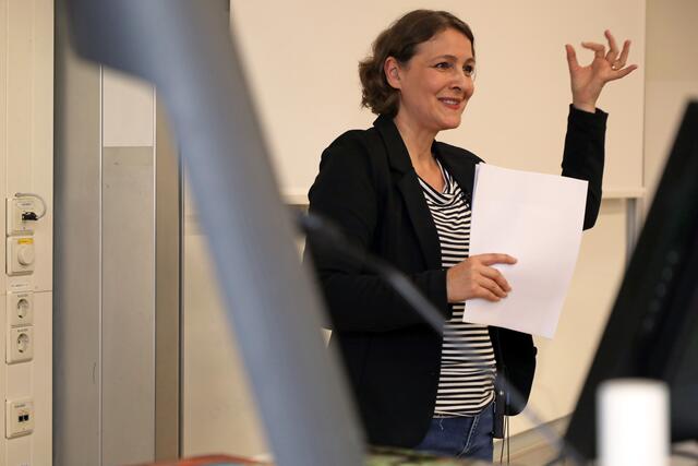 11. Poetik-Dozentur „kinderleicht &amp; lesejung“: Nina Blazon im November 2024 an der Pädagogischen Hochschule Karlsruhe. | Foto: PHKA